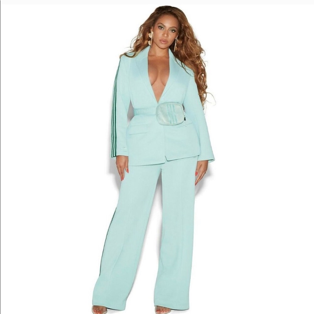 Sold Out Ivy Park Blazer ❤️